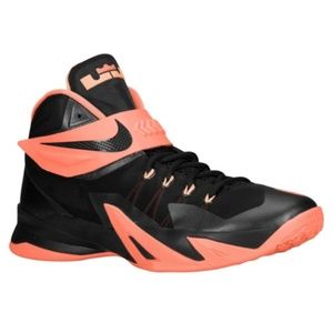 NiKE LEBRON SNEAKERS